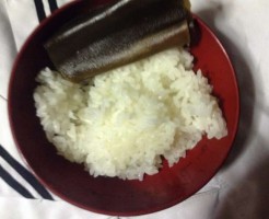 お米の炊飯は昆布を入れて炊くご飯