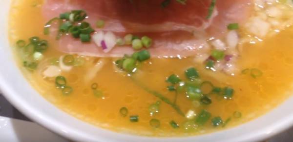 スープ竹末東京プレミアムの限定麺生ハムとトマトの塩そば