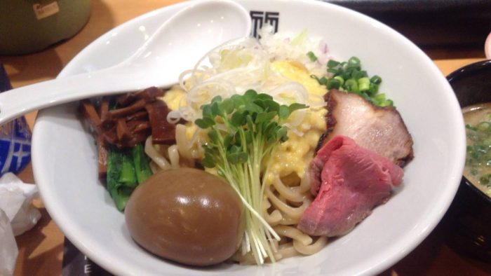 竹末東京プレミアムの限定麺「鶏と豚のダブルスープつけそば」の麺の丼
