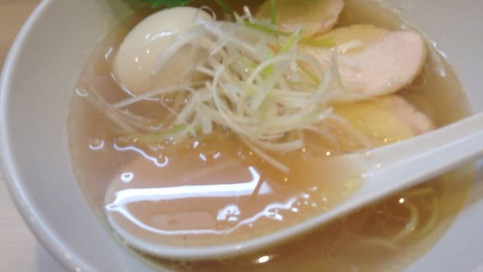 鶏清湯 桜｜拉麺 吉法師のスープ拡大図