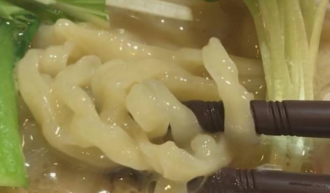 竹末東京プレミアム 限定麺 海老の白湯スープなラーメンの麺