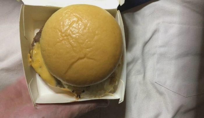 二代目満月チーズ月見｜日本マクドナルドのバーガー
