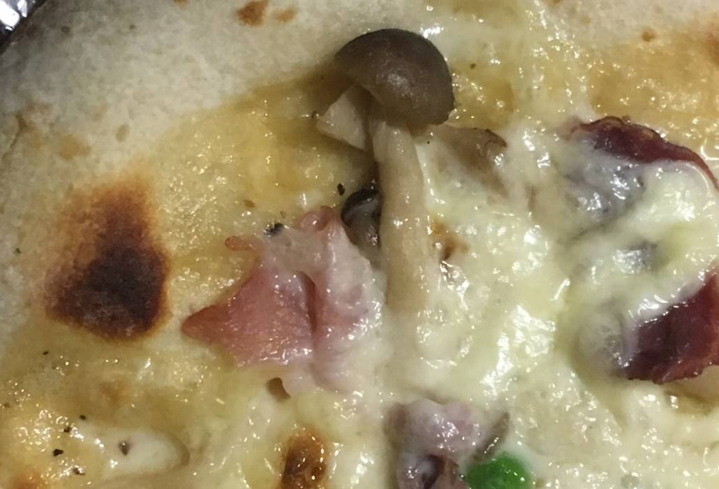 生ハムとキノコのカルボナーラ｜ピザの具拡大図