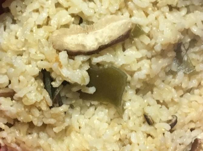 椎茸と発芽玄米の炊き込みご飯