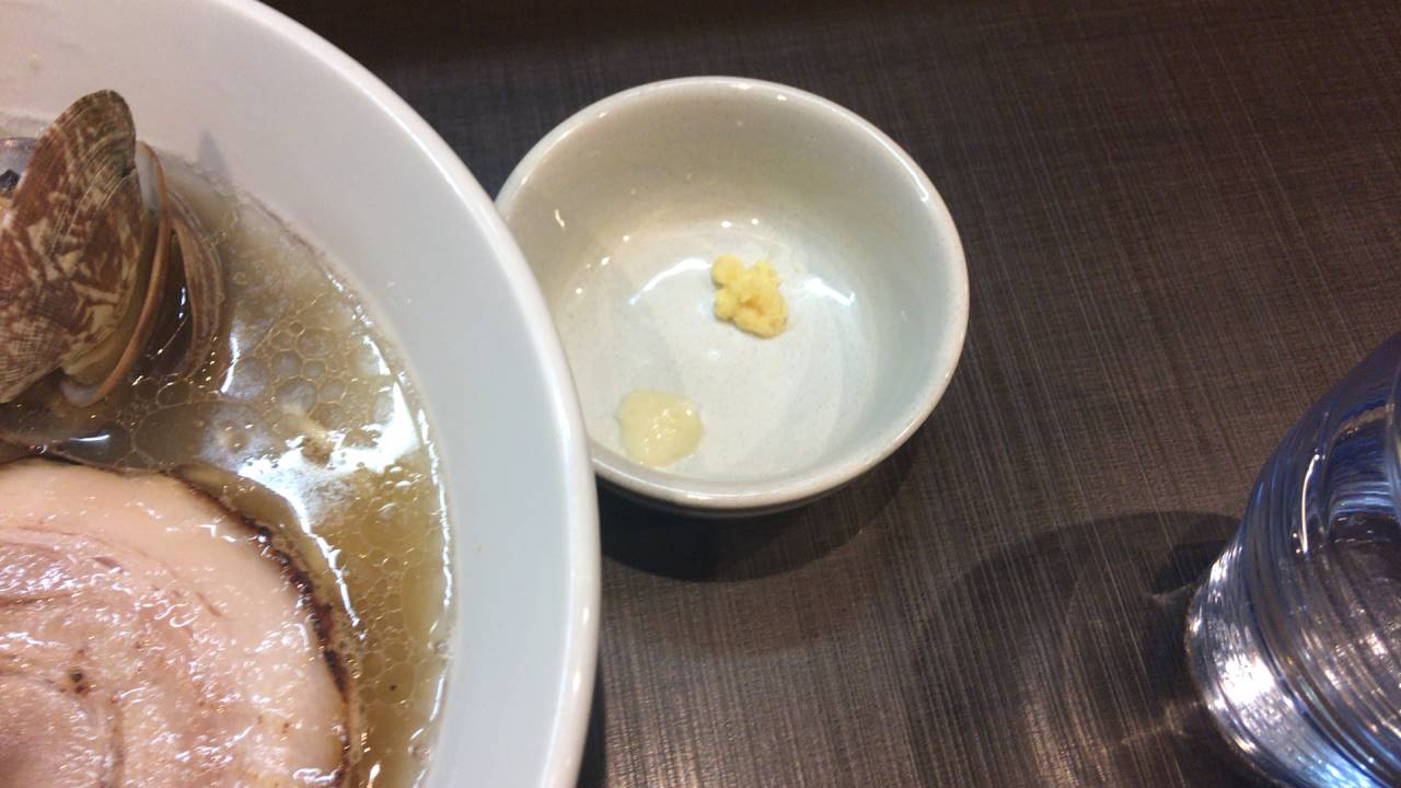 別皿の薬味：麺屋りゅうの塩ラーメン750円