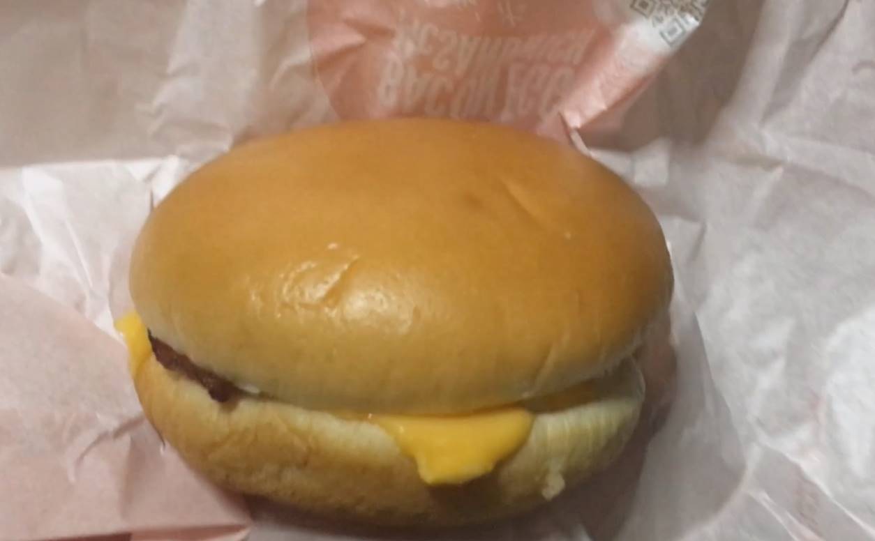 日本マクドナルドのベーコンエッグマックサンド