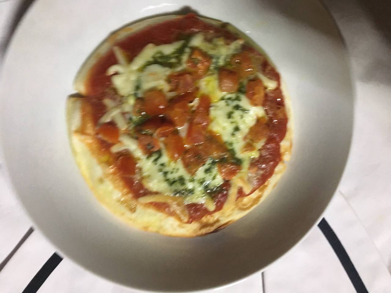 トマト感じるマルゲリータピッツァ|ファミリーマートの冷凍ピザ