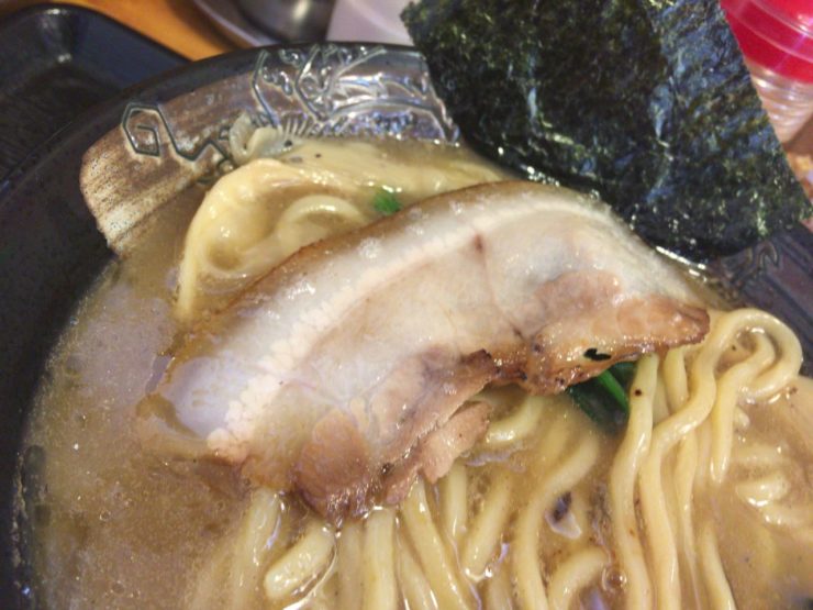 具の煮豚：麺屋頂中川會「濃厚魚介鶏らーめん」