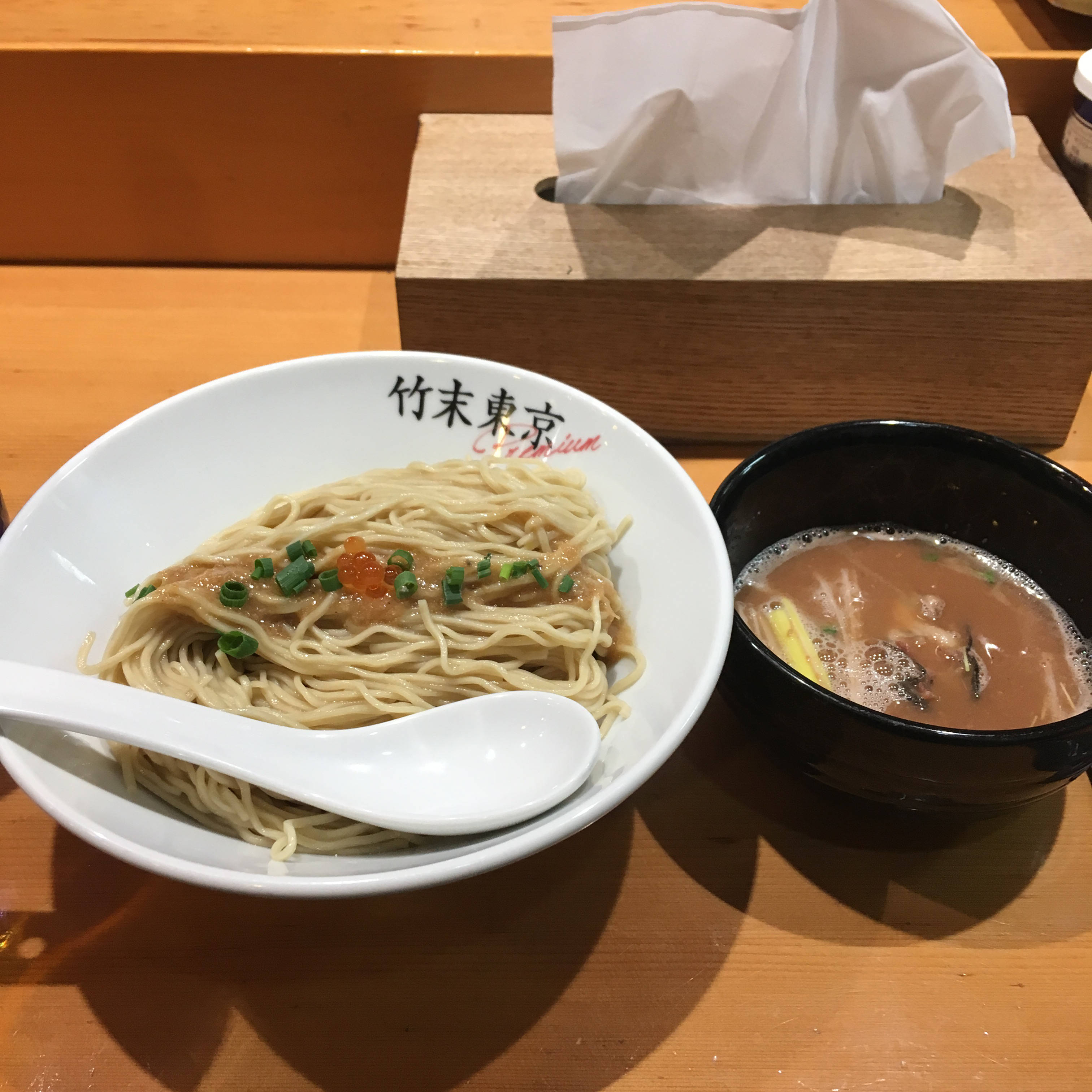 限定麺 ホタルイカと牡蠣の細つけそば｜竹末東京プレミアム