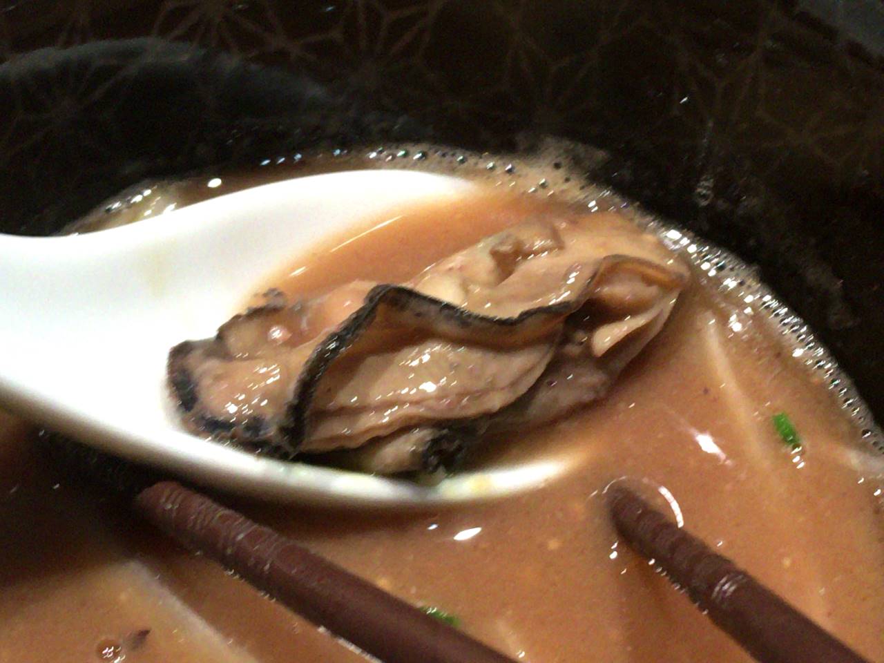 限定麺 ホタルイカと牡蠣の細つけそばのカキ