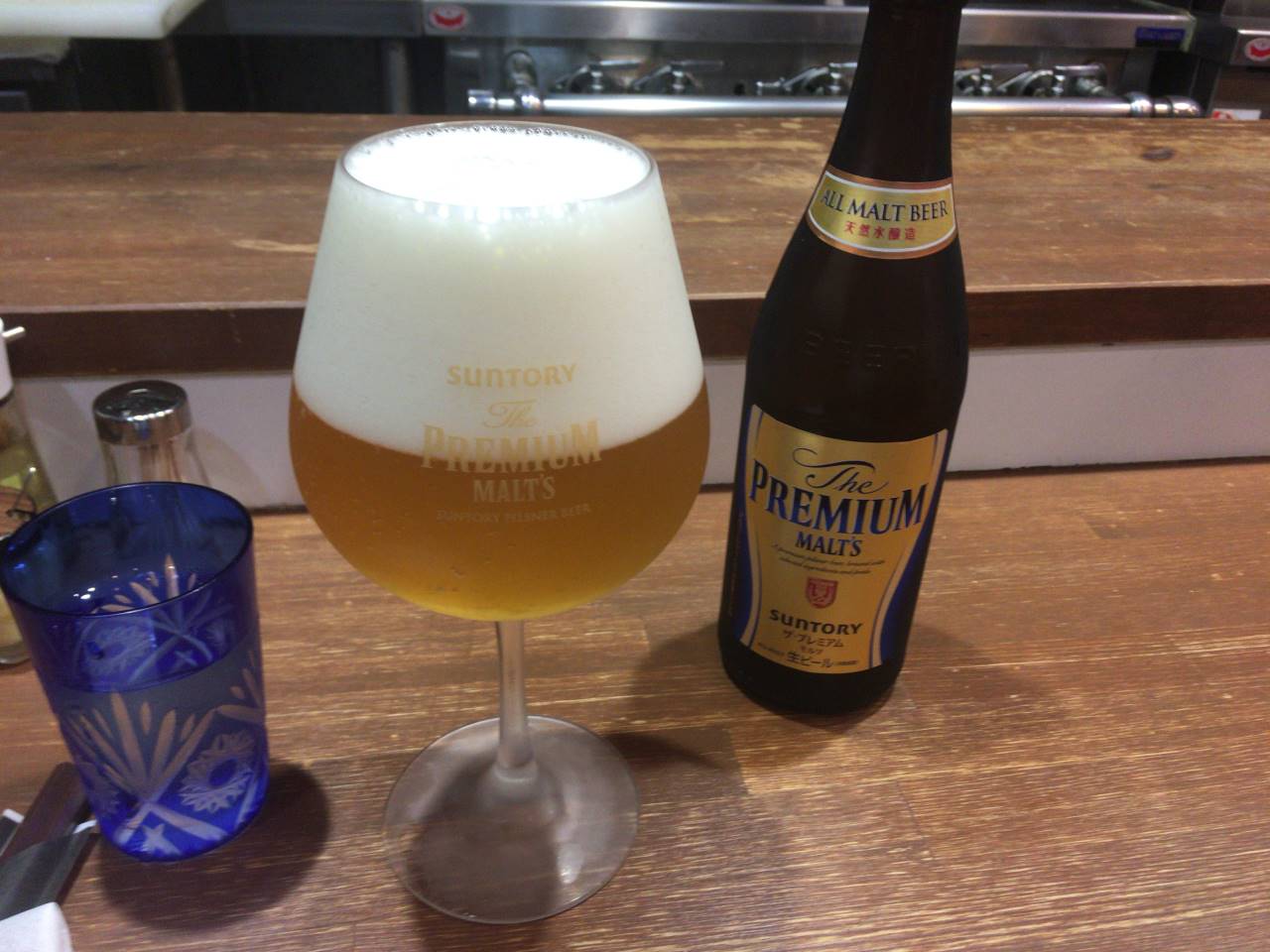 ビールはプレミアムモルツ。竹末東京Premium