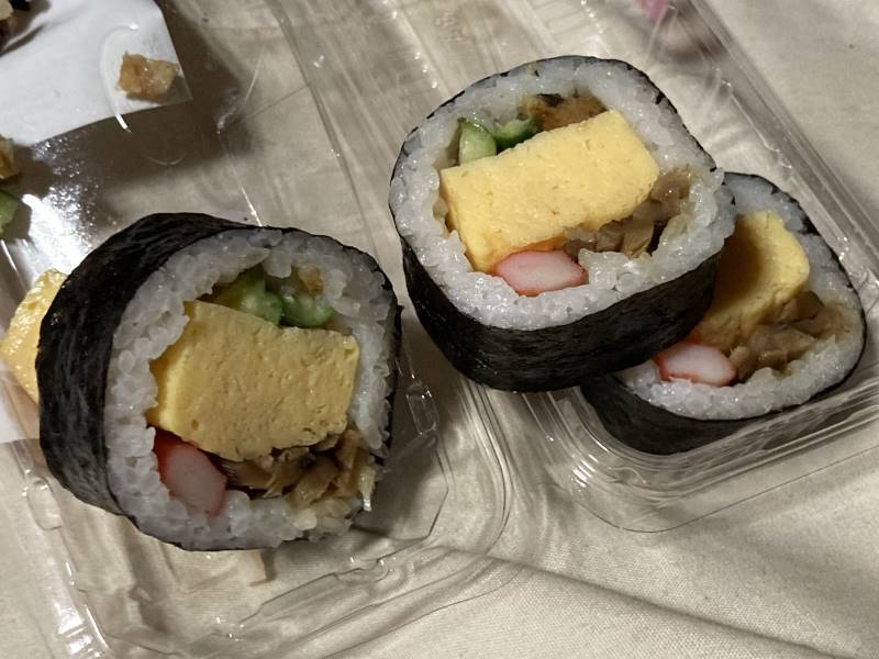たっぷり玉子と香味焼き穴子太巻き｜オーケーの巻き寿司