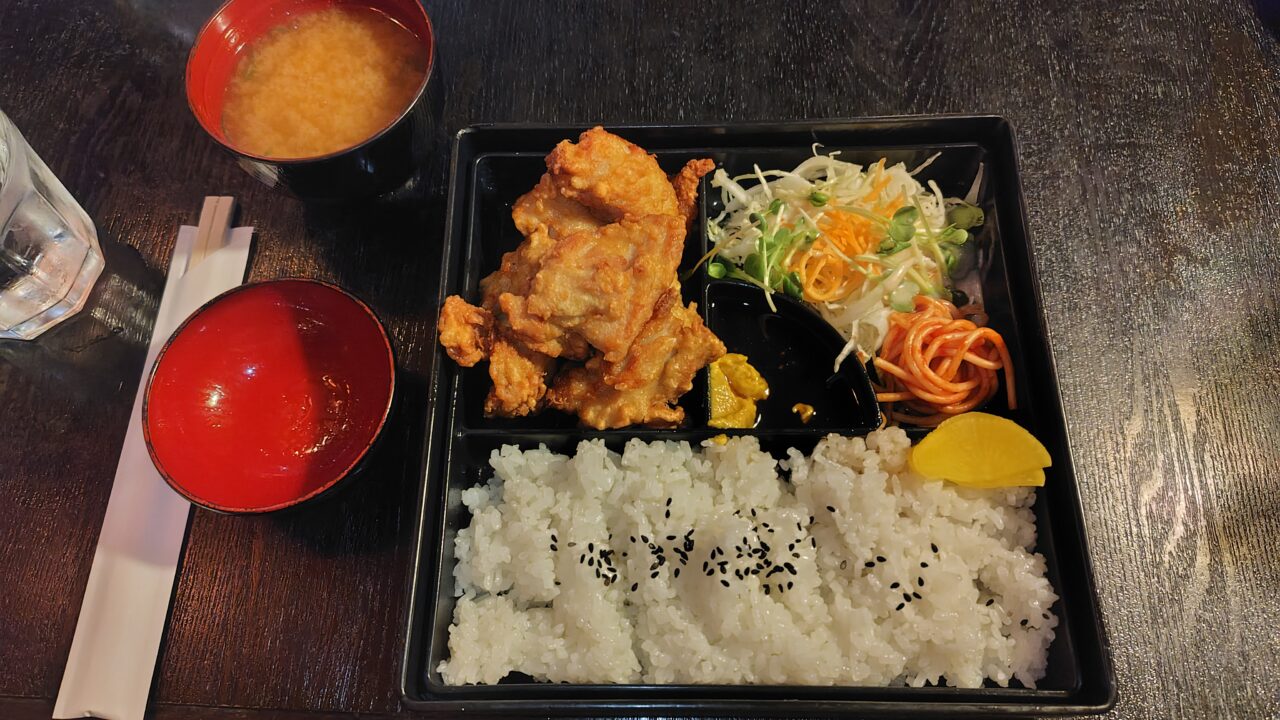 コーヒーサロン皇帝のからあげ弁当
