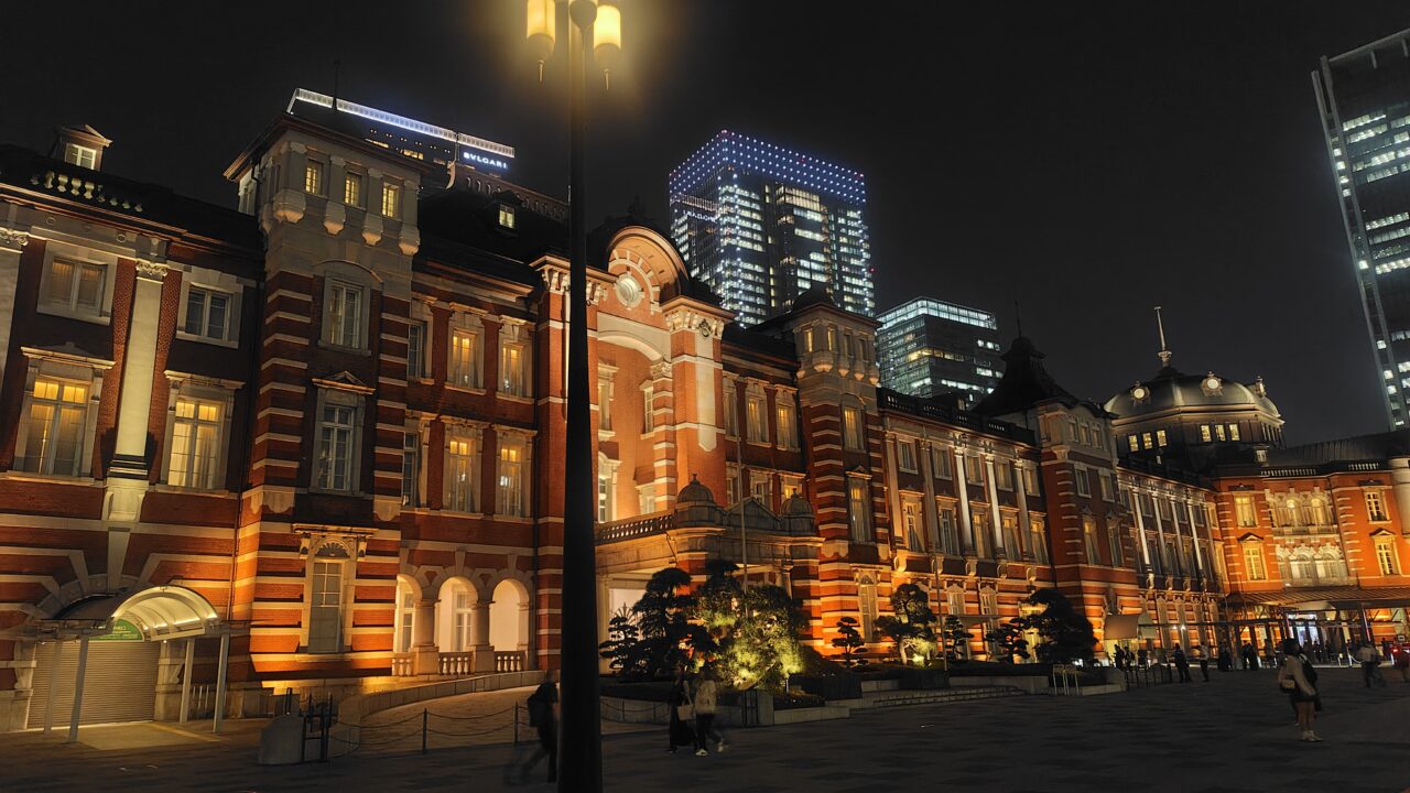 夜の東京駅