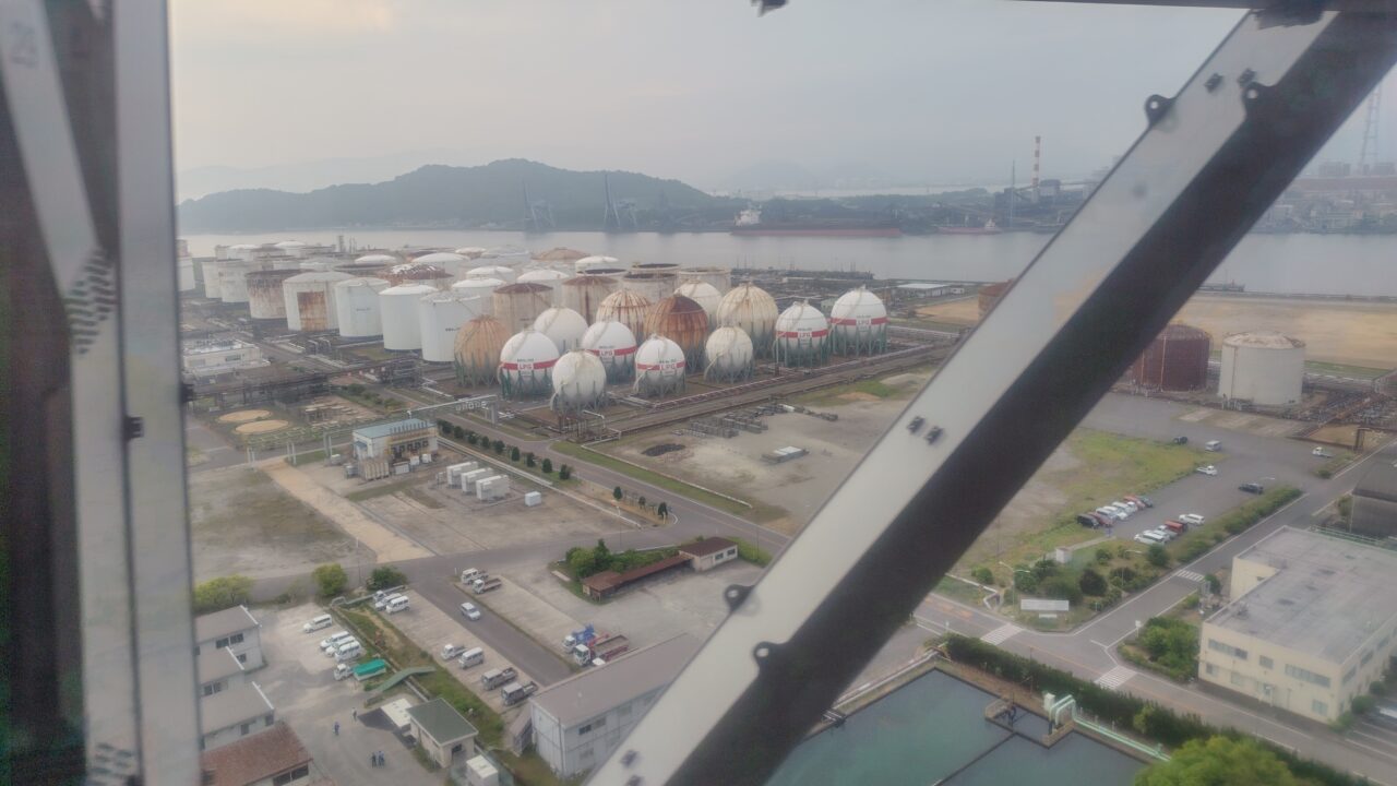 瀬戸内海沿いの工場