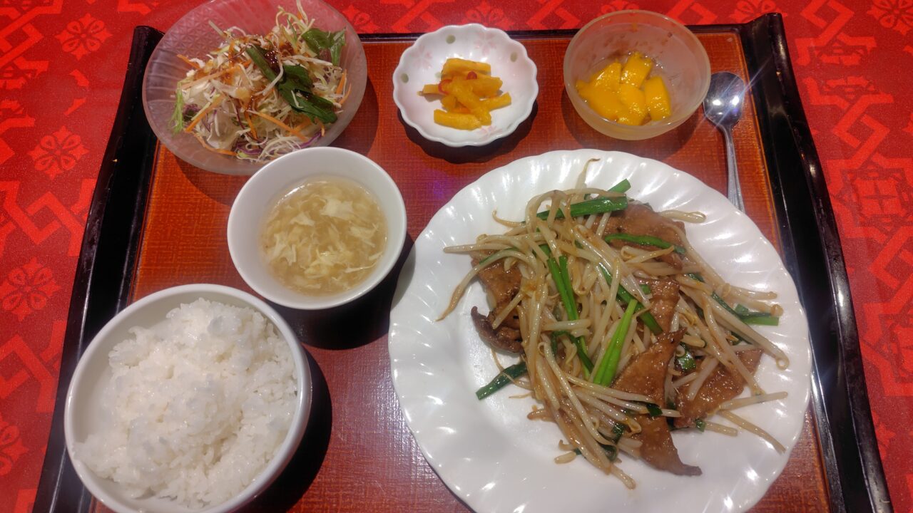 倚水軒のニラレバー定食