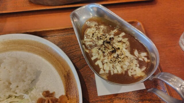 たわら屋のロースカツカレー、チーズをトッピング