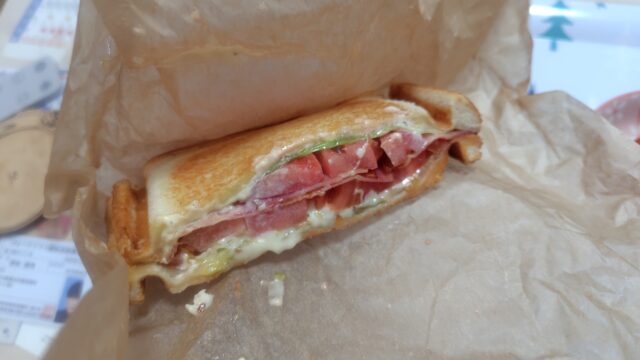 BLT+チーズのホットサンド
