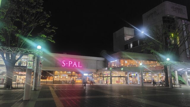 平日夜8時の福島駅前。