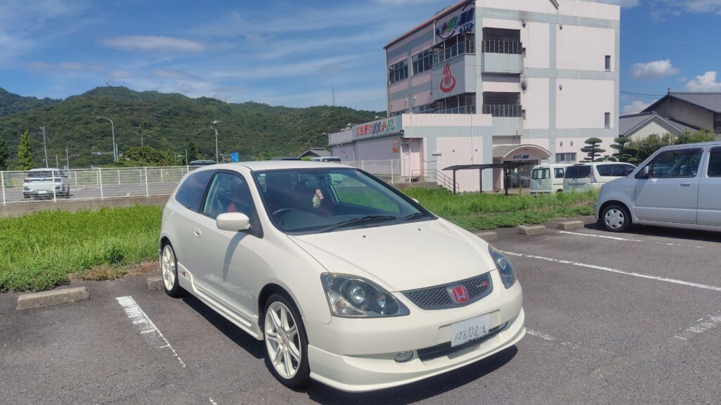 EP3タイプR。洗車後、かざし温泉前にて。