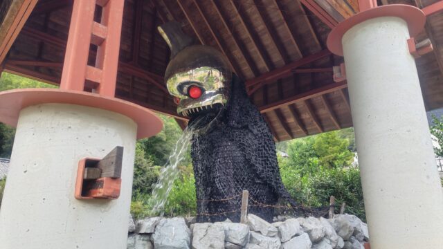 水を吐き出す像の写真