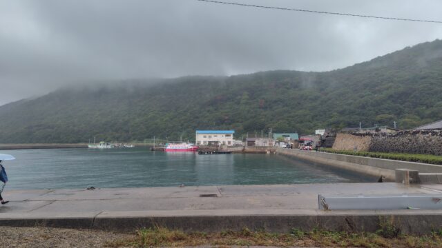 雨の女木港。鬼の島の入り口。