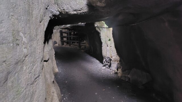 鬼ヶ島大洞窟は天井が低い