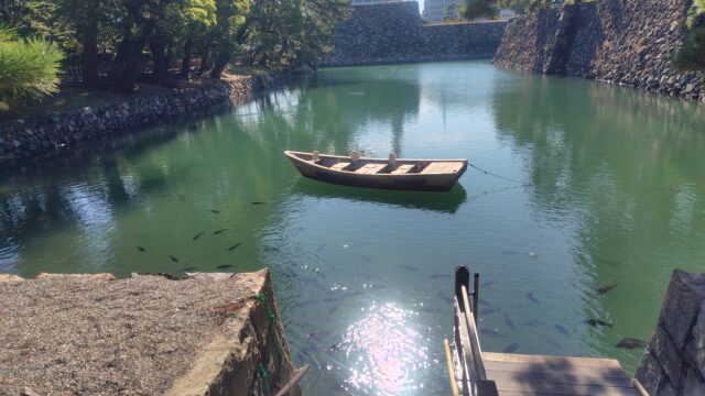 堀と小舟の写真