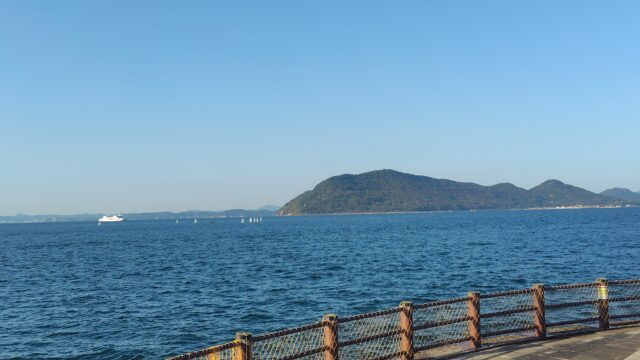 サンポート高松付近の海