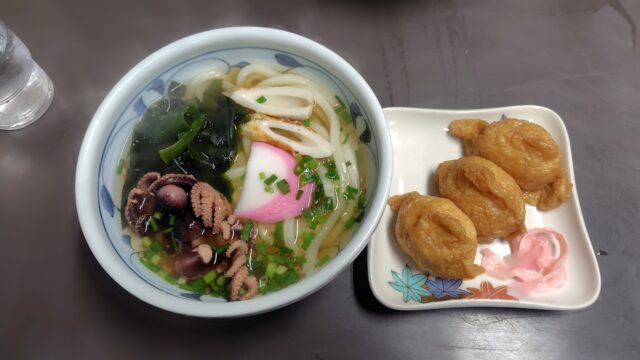 おまけで、吹上亭の栗林うどんといなり寿司の写真もどこかに。