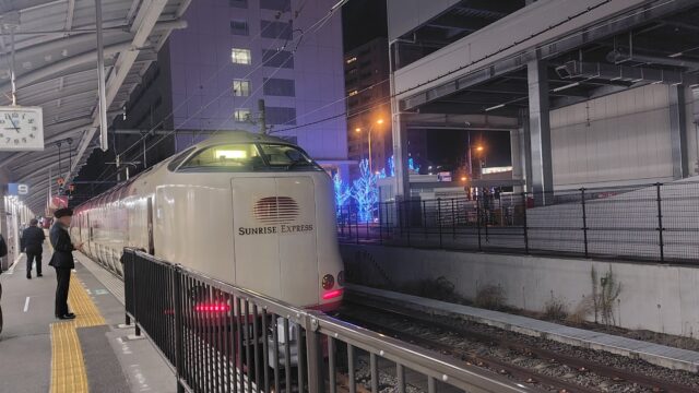 サンライズ瀬戸、高松駅にて。