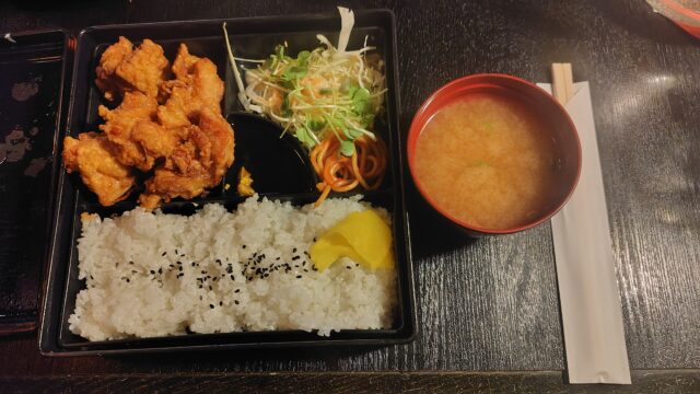 コーヒーサロン皇帝のからあげ弁当