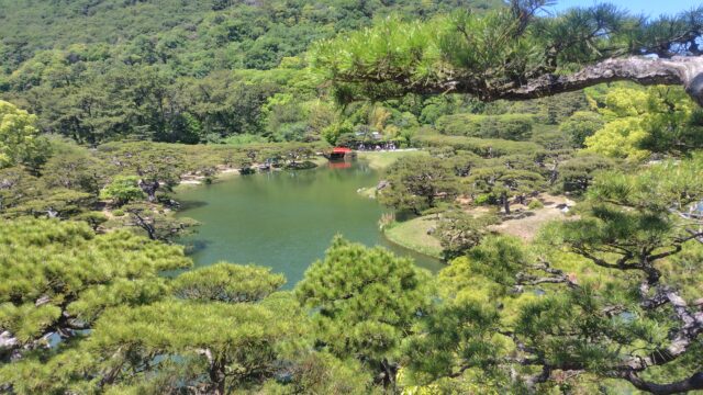栗林公園内